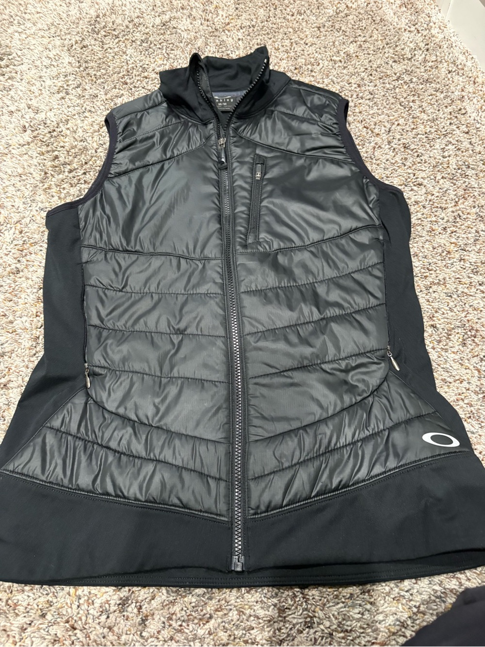 Oakley Black Quilted Hybrid Women's Vest with Zip Pockets - Picture 1 of 2